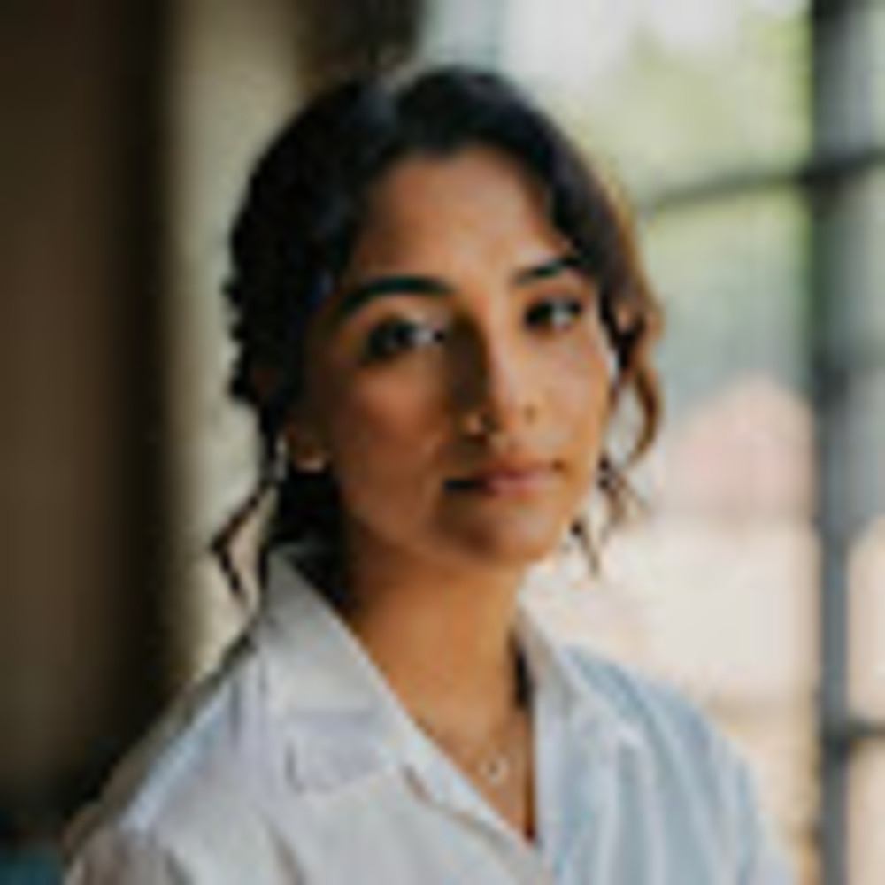 Meet your Posher, Larissa